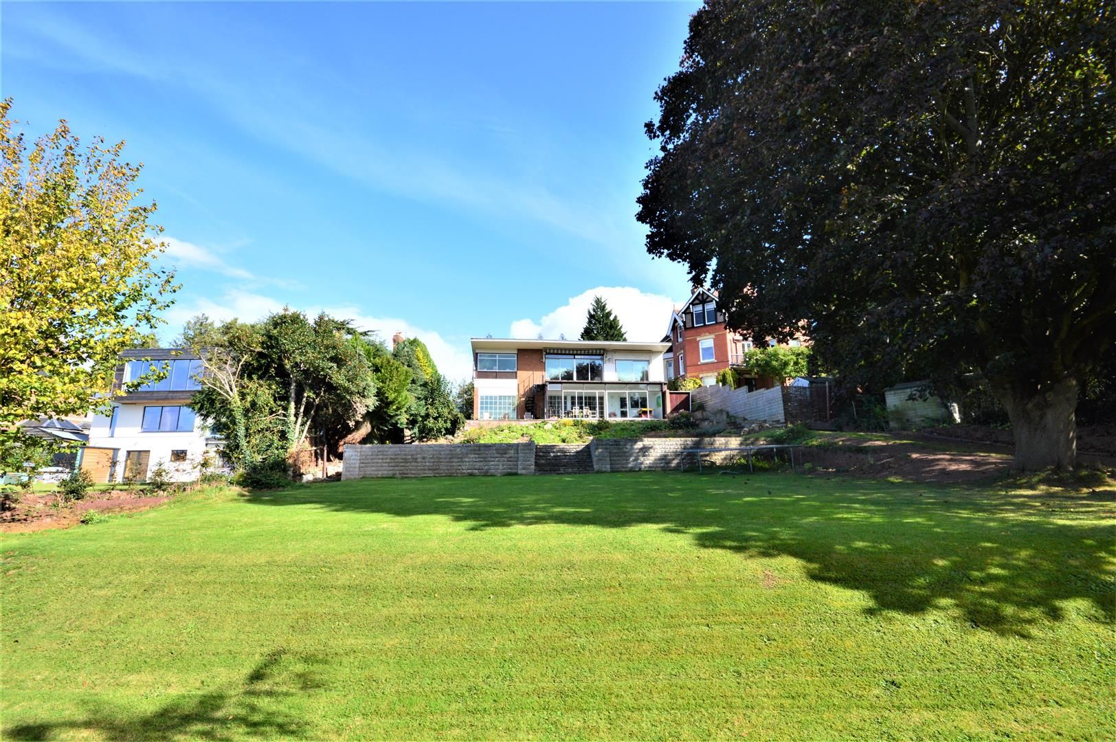 4 bed detached for sale, HR1