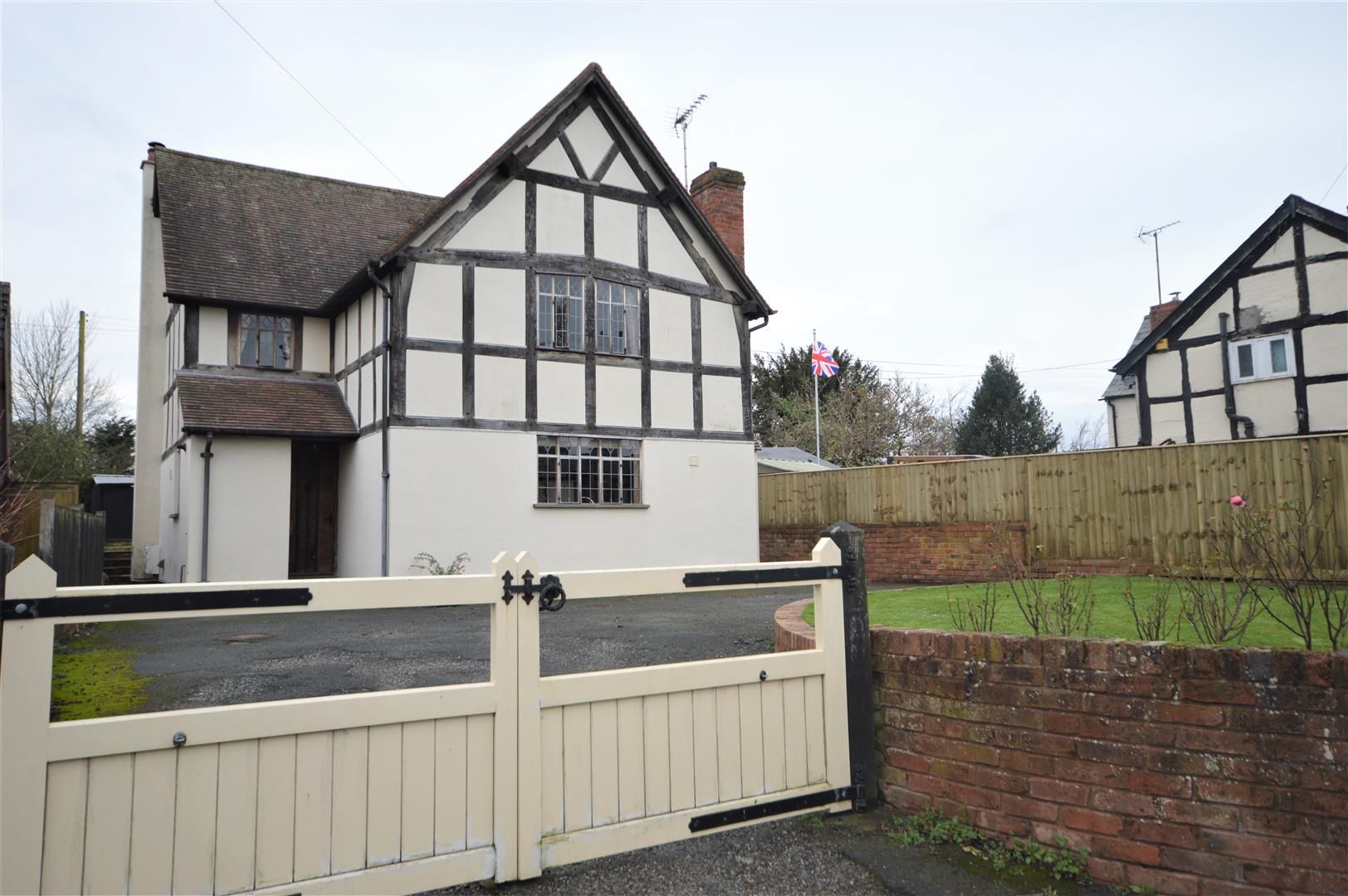 3 bed detached for sale in Lyonshall, HR5