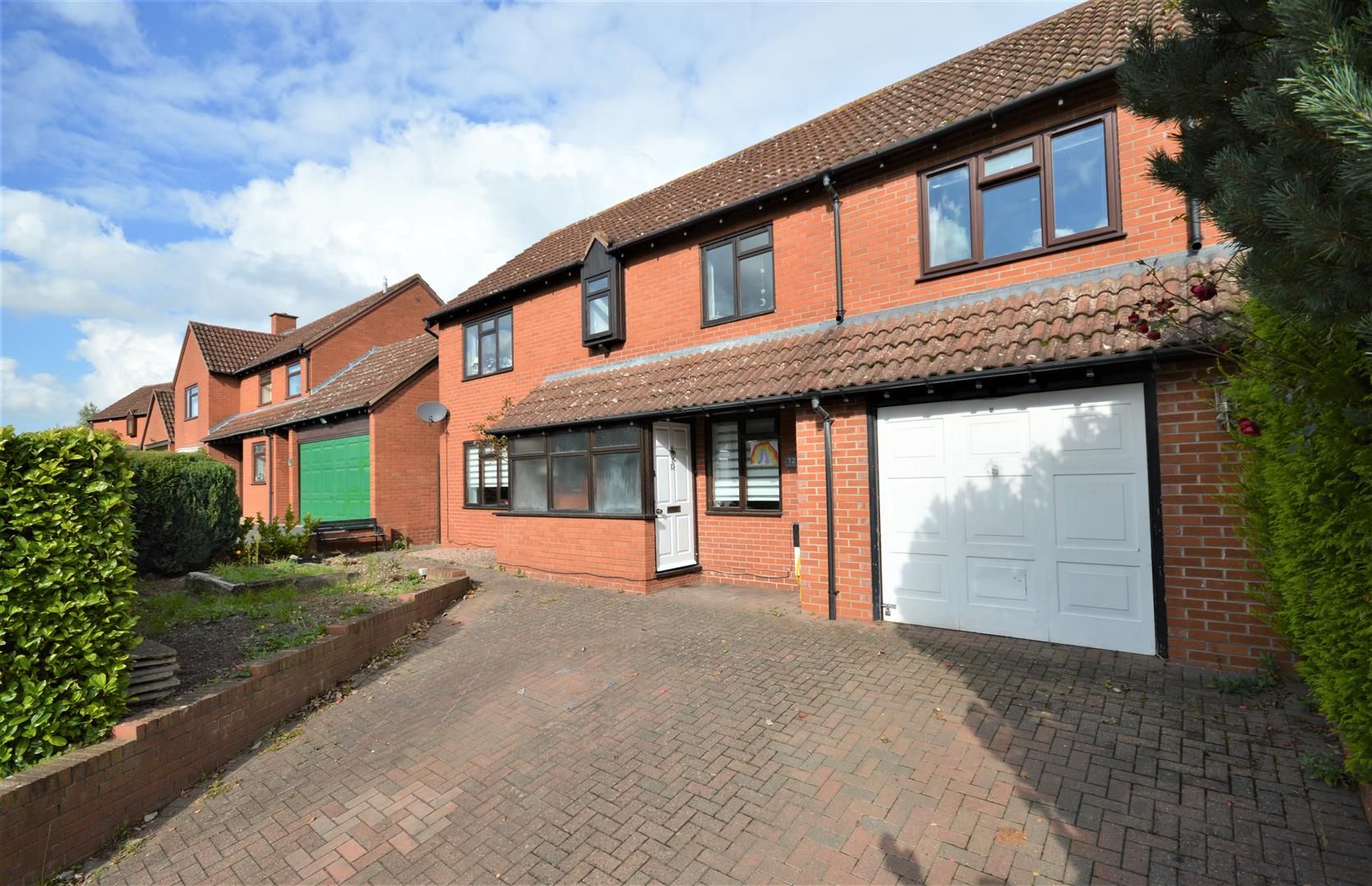 4 bed detached for sale, HR1