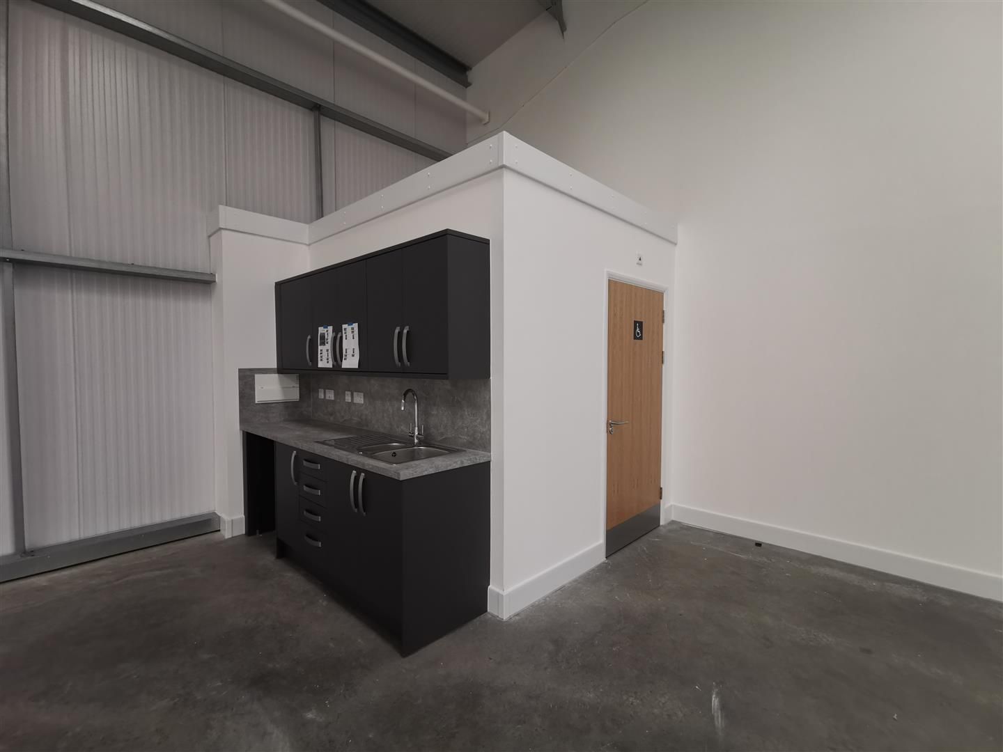 Warehouse to rent in Rotherwas 2
