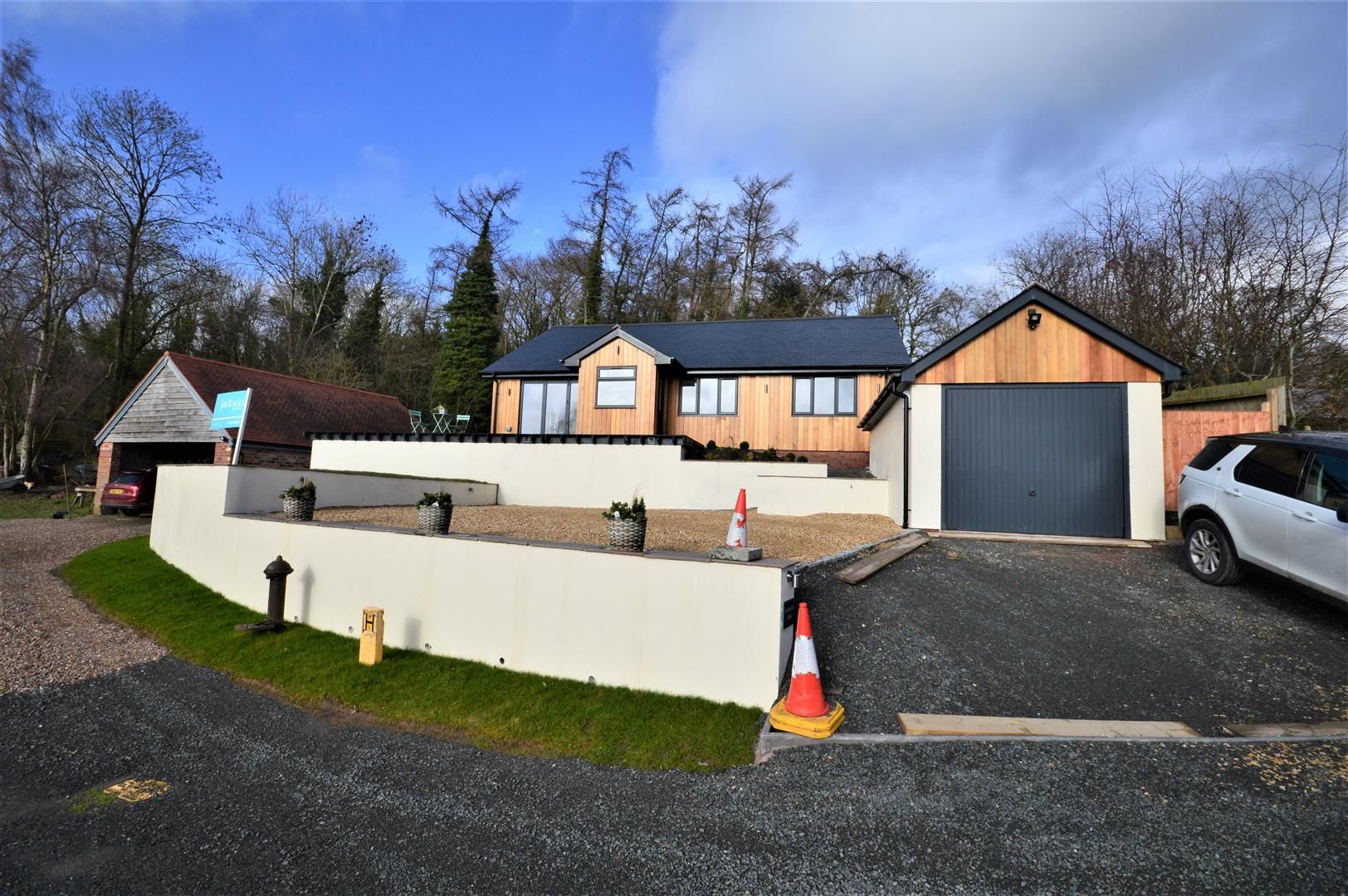 3 bed detached bungalow for sale in Shucknall Hill, HR1