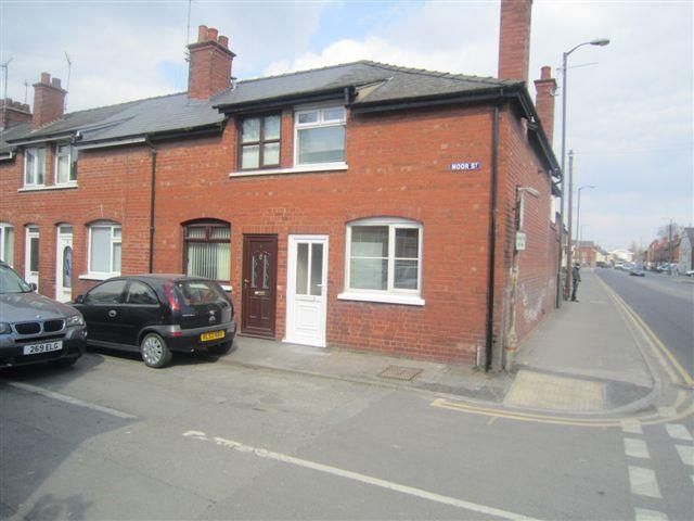 2 bed end-of-terrace to rent, HR4