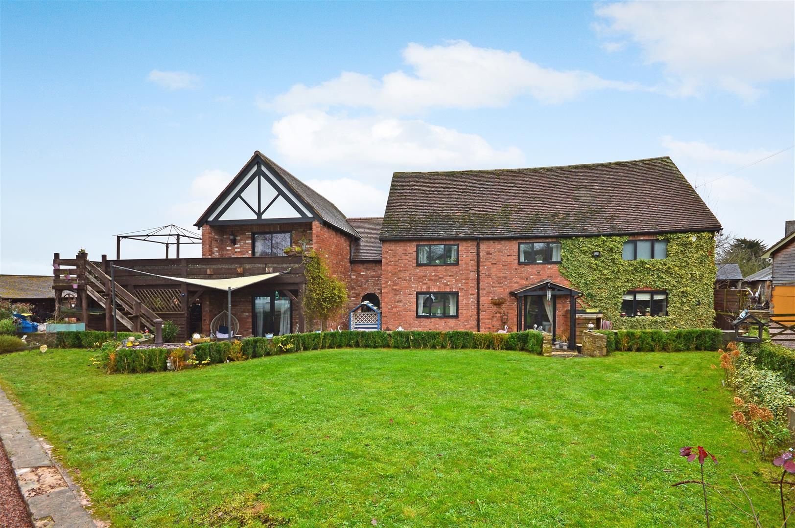 6 bed barn conversion for sale in Dinedor, HR2