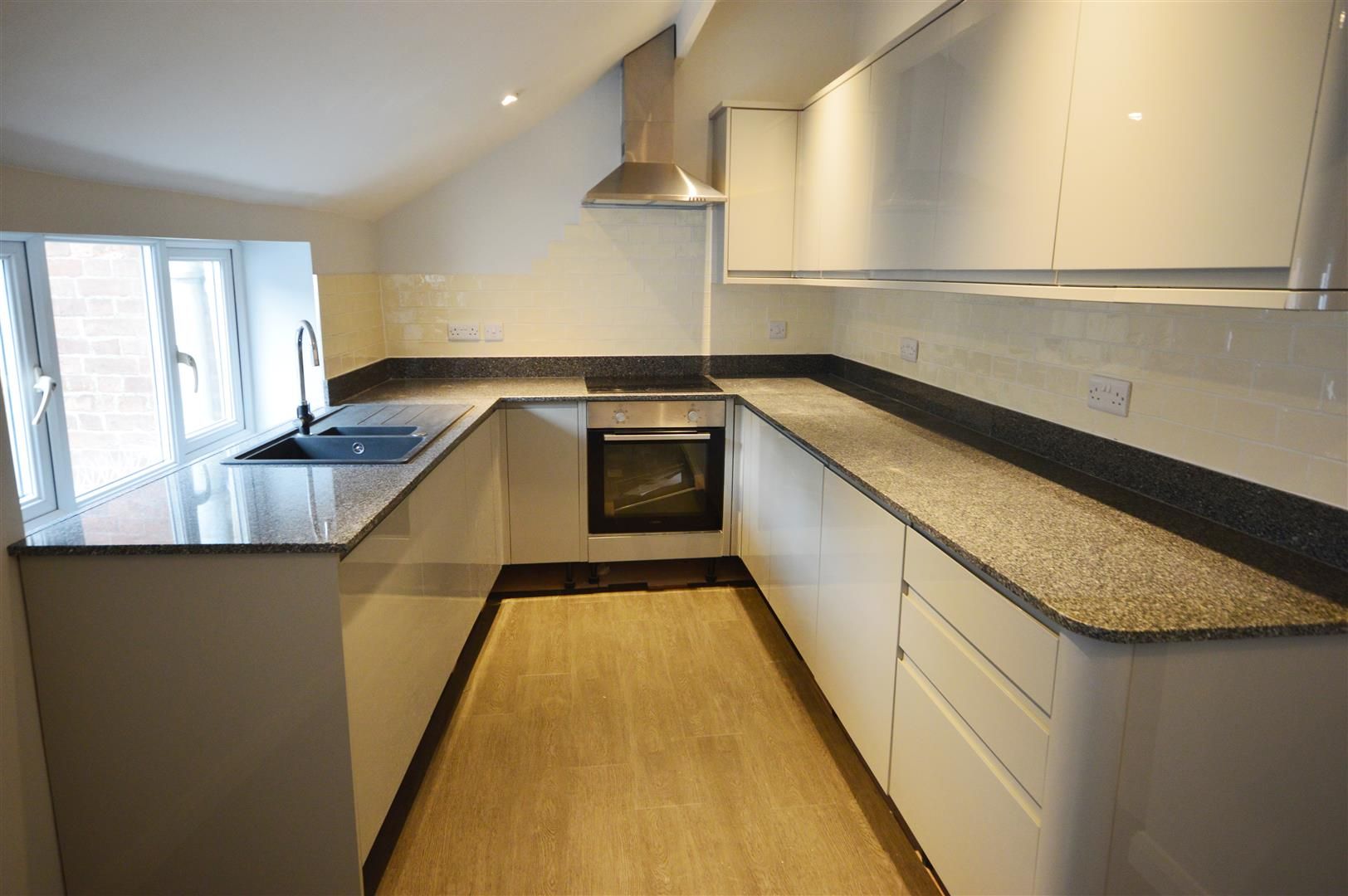 2 bed flat to rent in Leominster, HR6