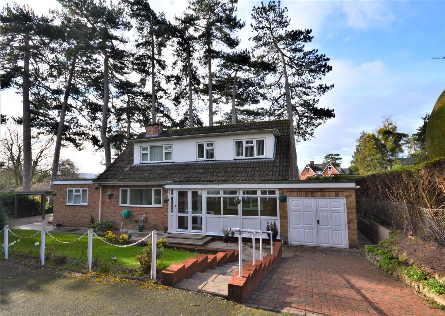 4 bed detached for sale, HR1