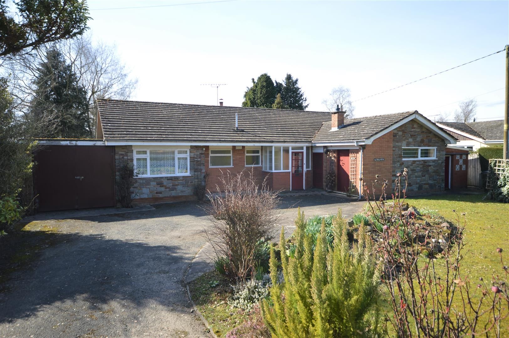 3 bed detached bungalow for sale in Kingsland, HR6