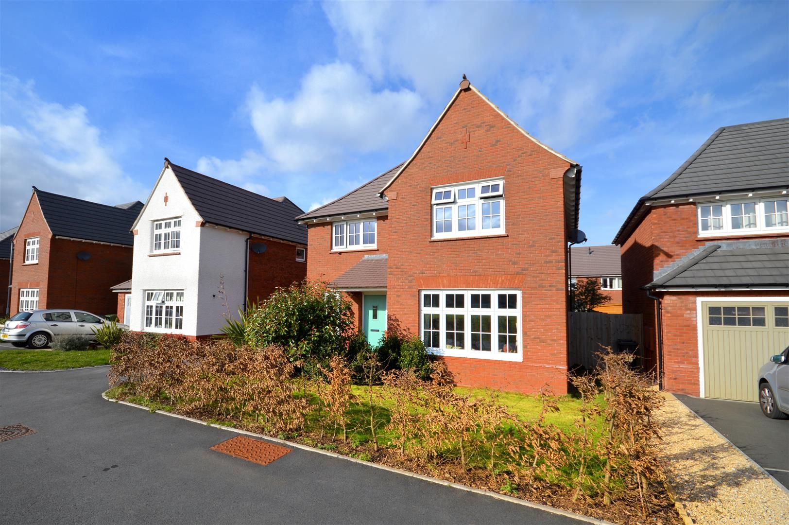 4 bed detached for sale, HR4
