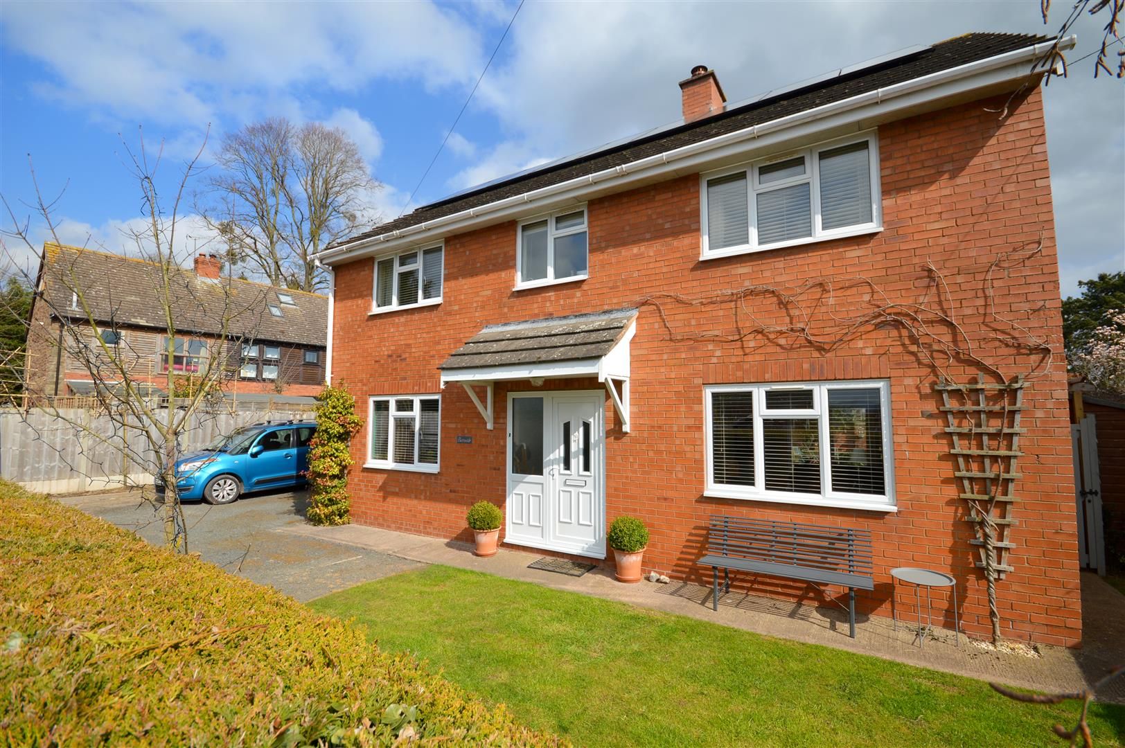 3 bed detached for sale in Eaton Bishop, HR2