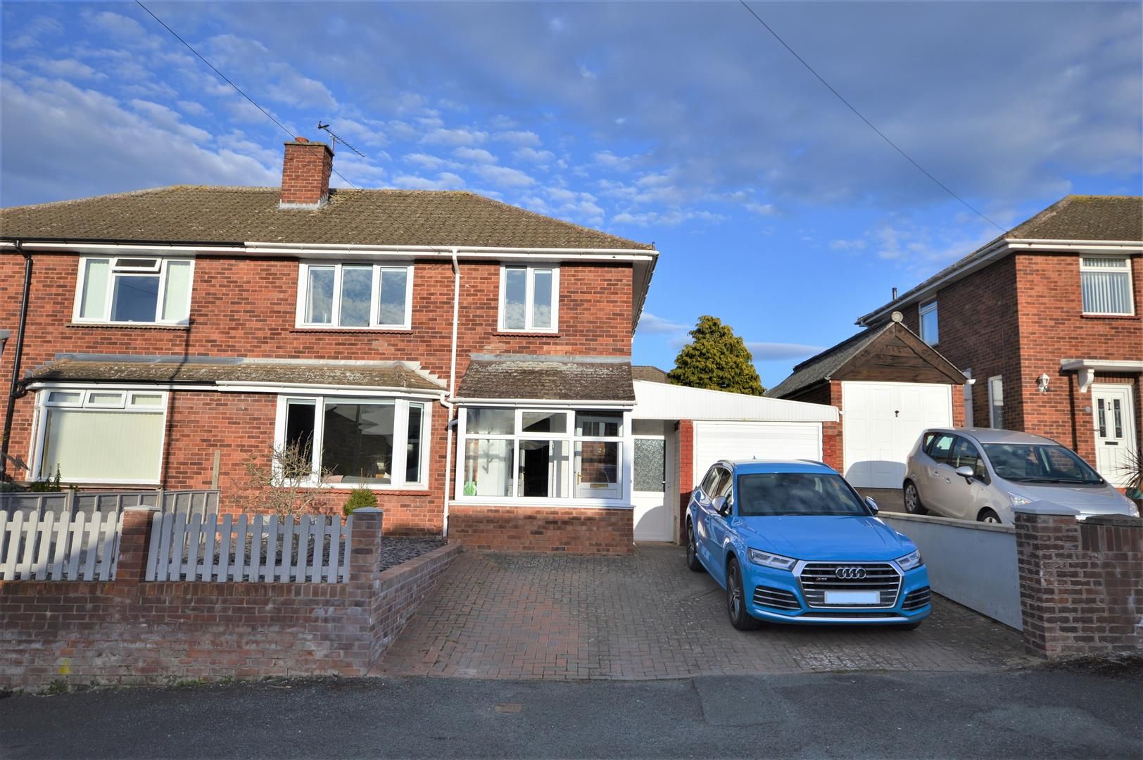 3 bed semi-detached for sale, HR1