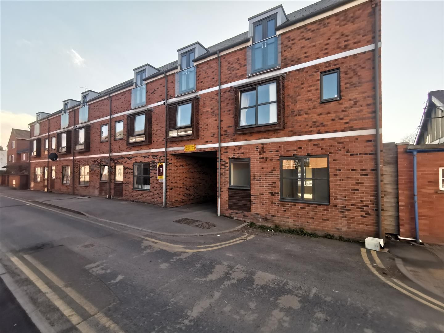 2 bed apartment for sale, HR4