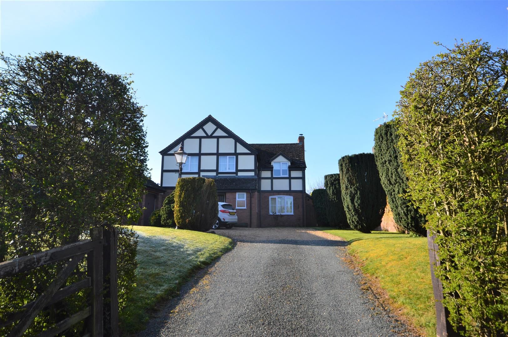 4 bed detached for sale in Monkland, HR6