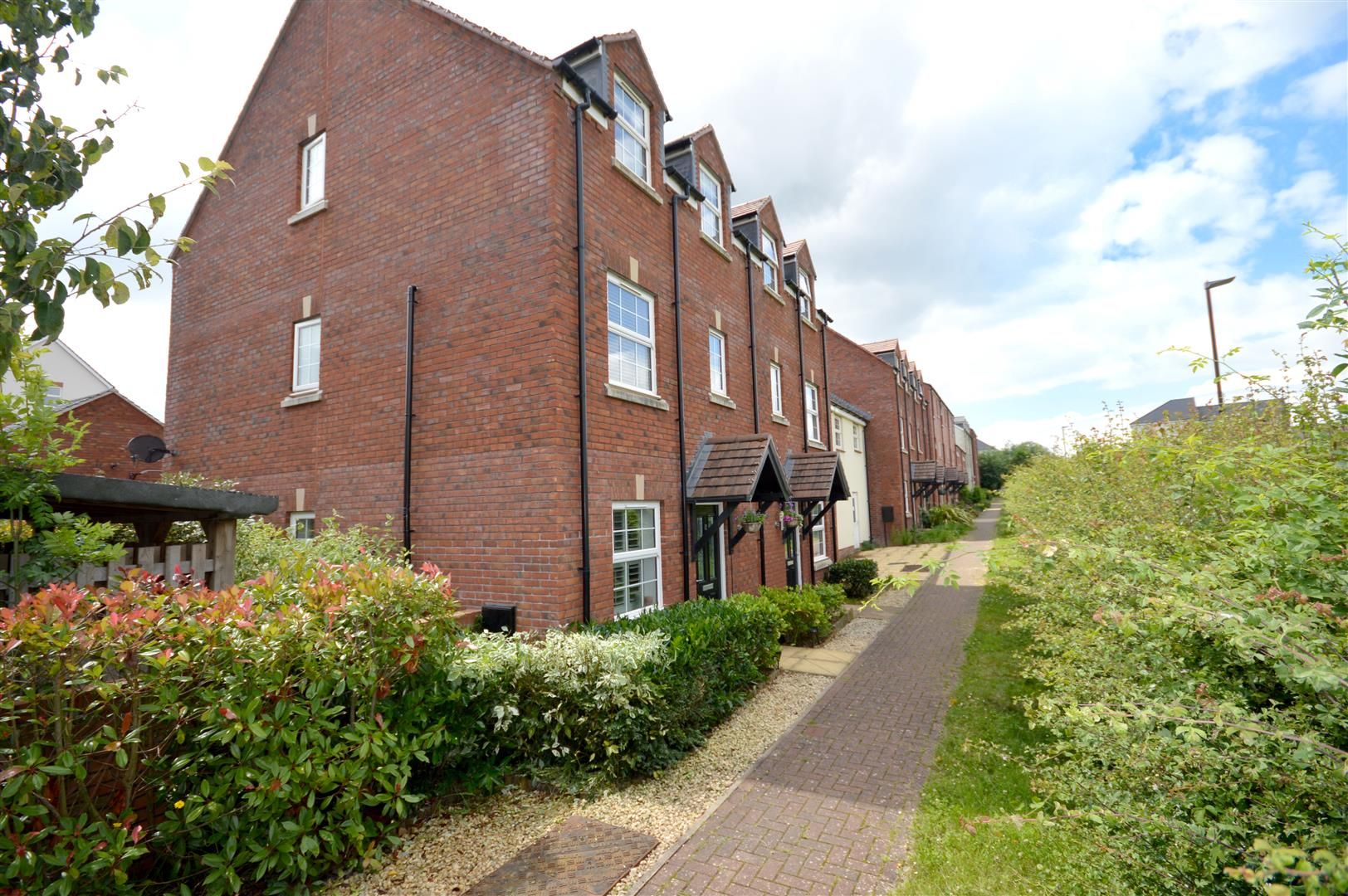 4 bed end of terrace for sale in Holmer, HR1