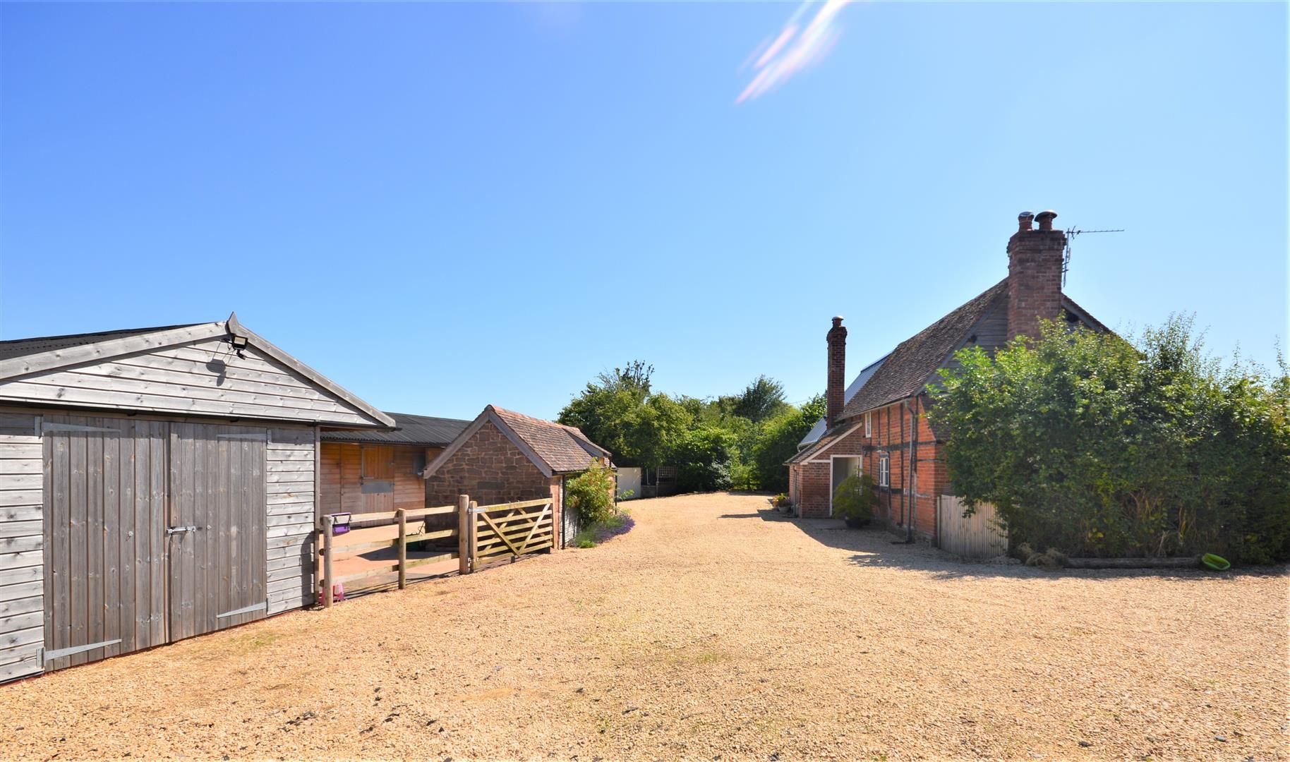 3 bed detached for sale in Canon Frome 5