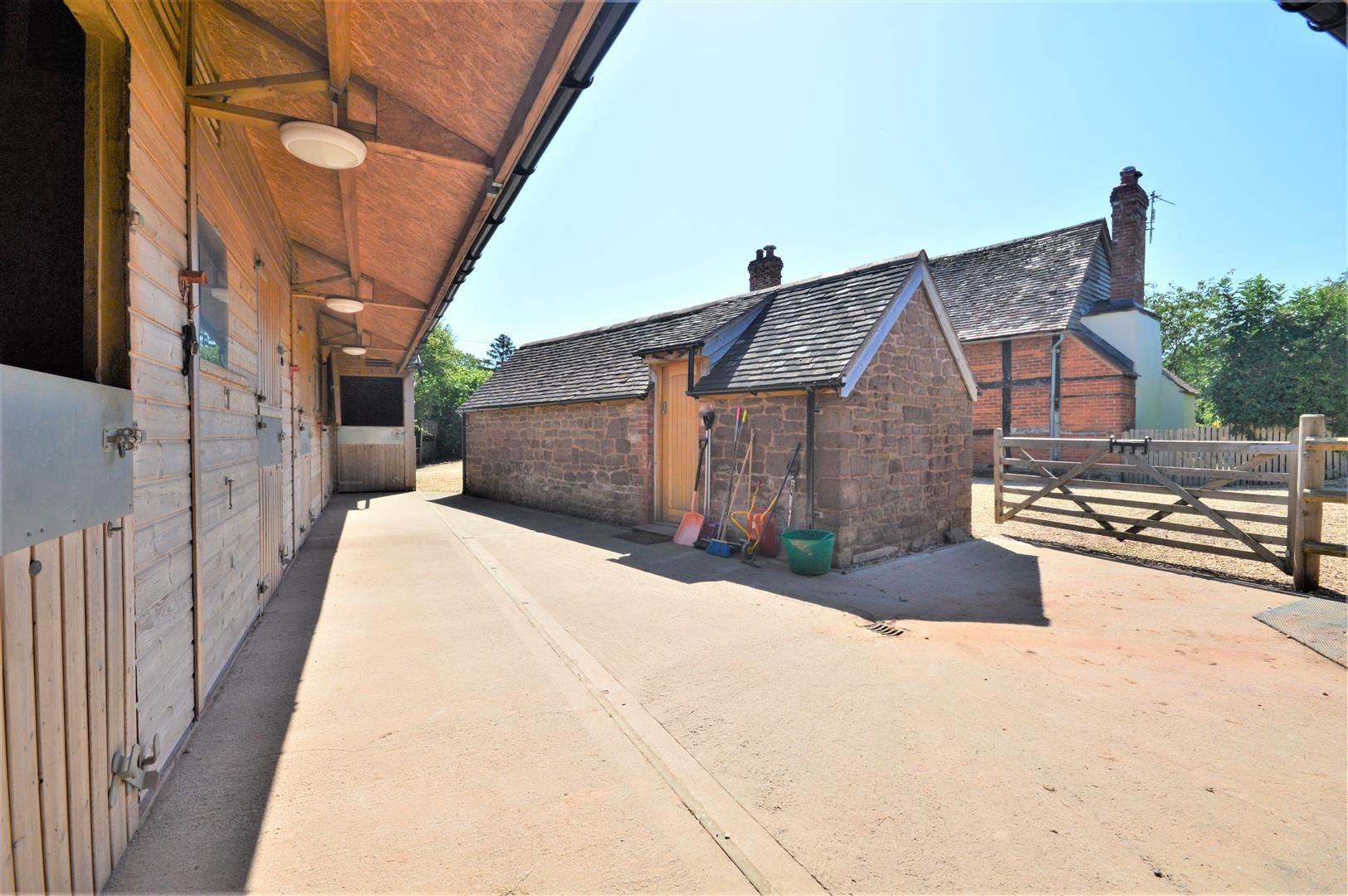 3 bed detached for sale in Canon Frome 6