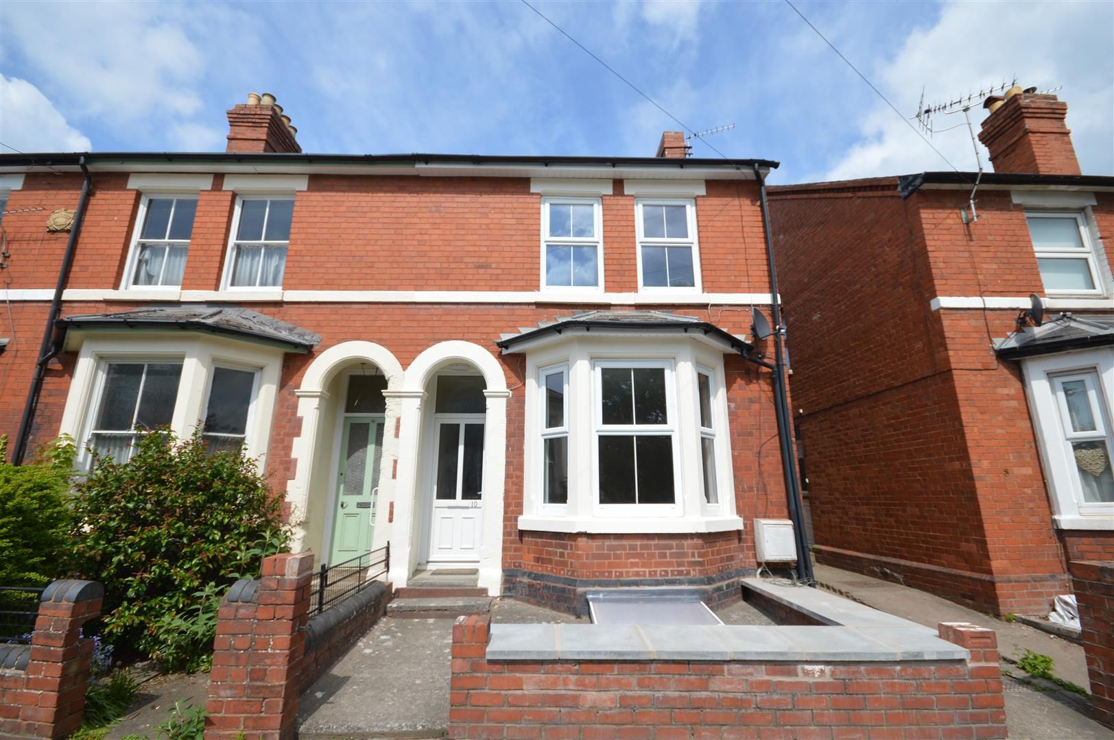 3 bed end of terrace for sale, HR4