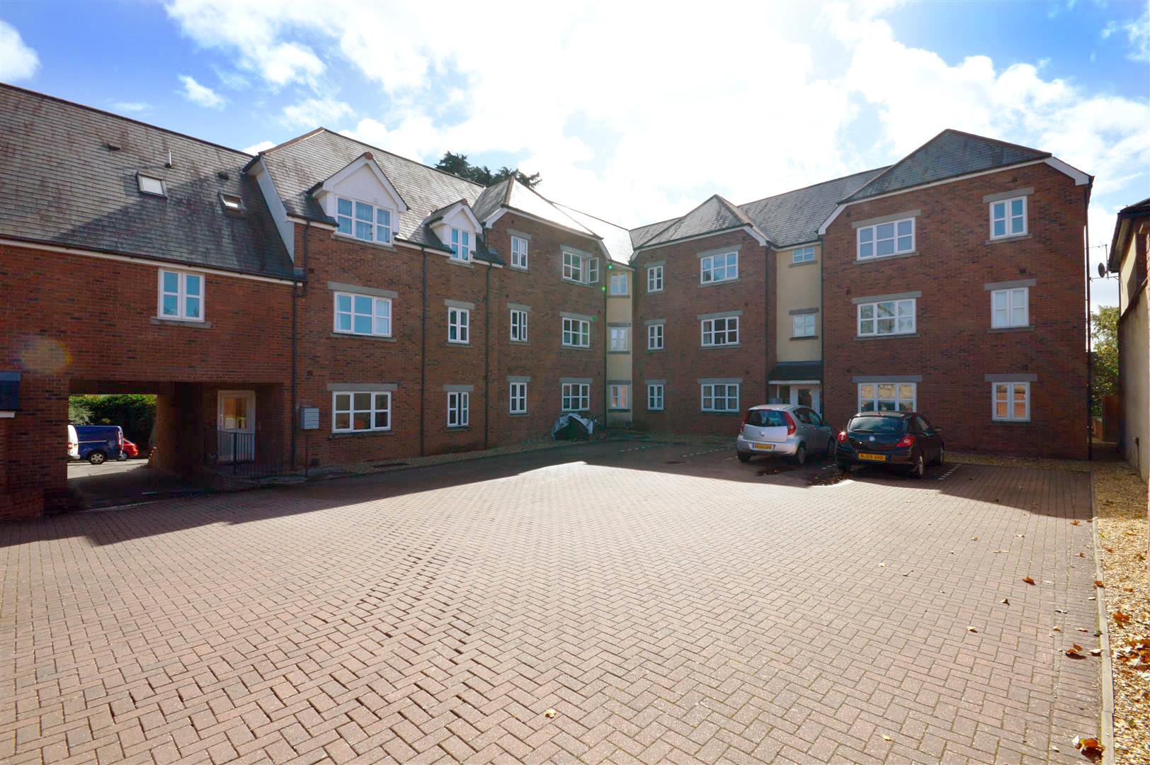 2 bed flat for sale in Folly Lane 2