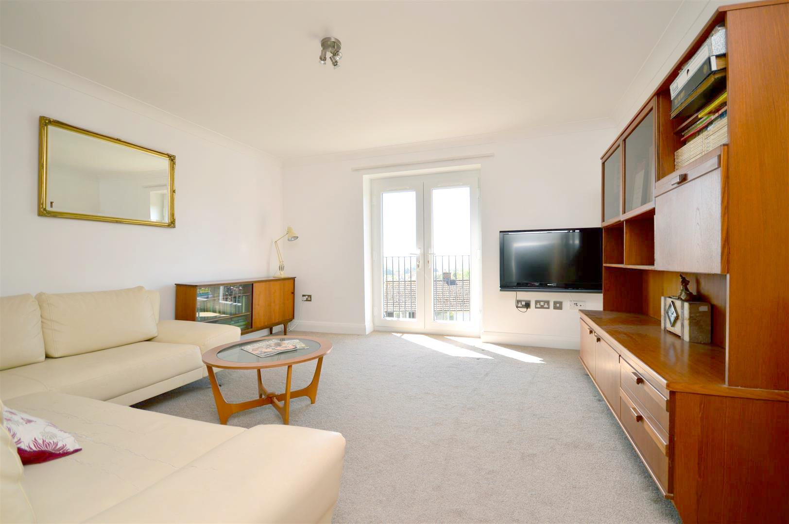 2 bed flat for sale in Folly Lane 5