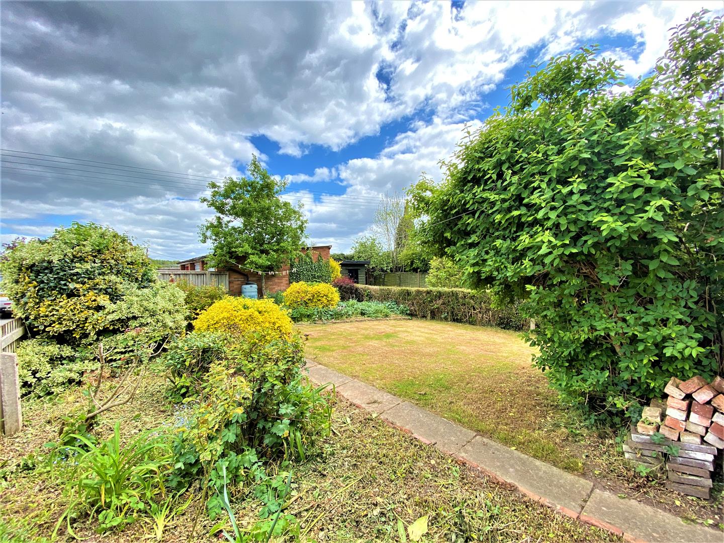 3 bed semi-detached for sale in Marden 3