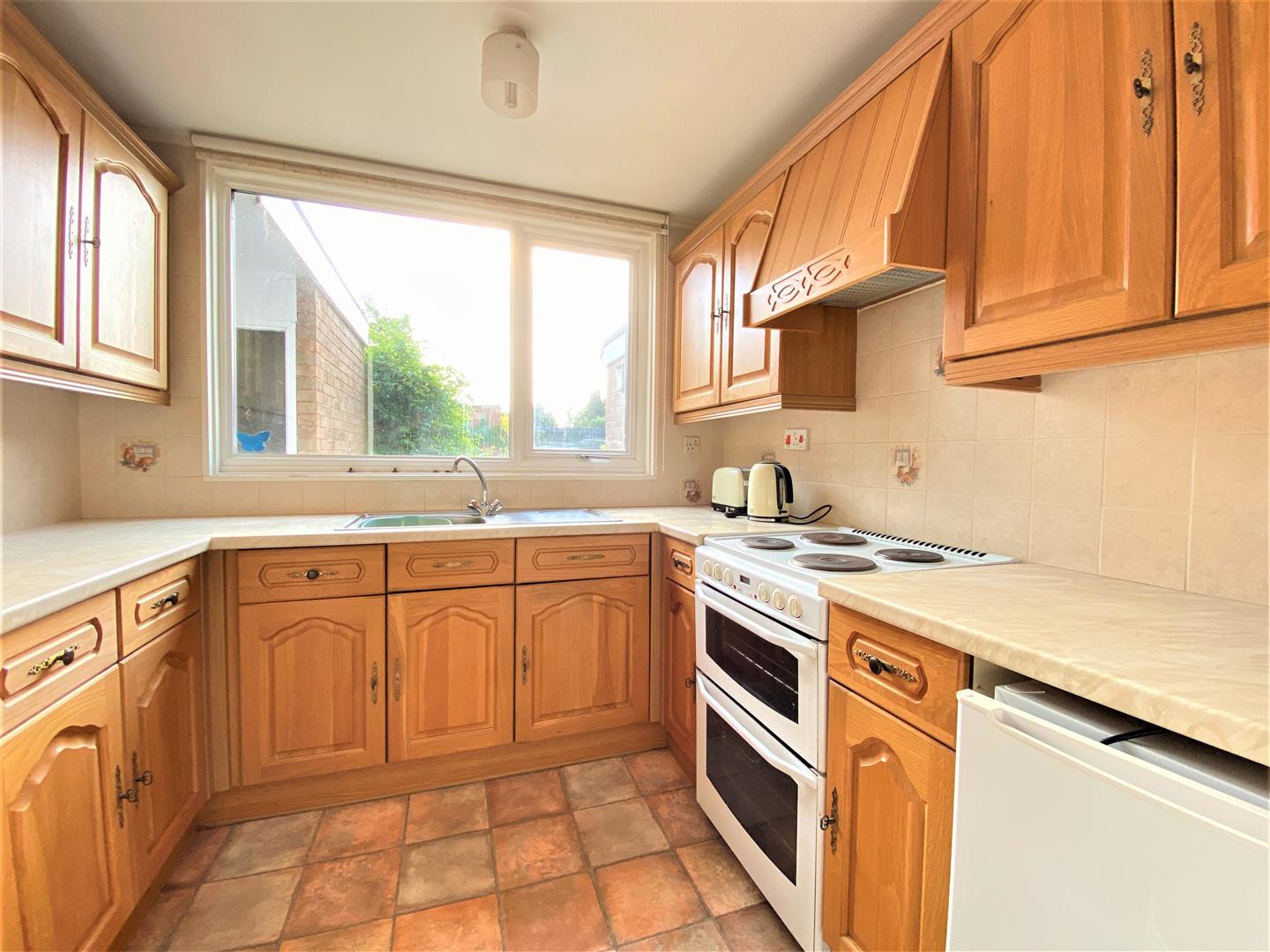 3 bed semi-detached for sale in Marden 8