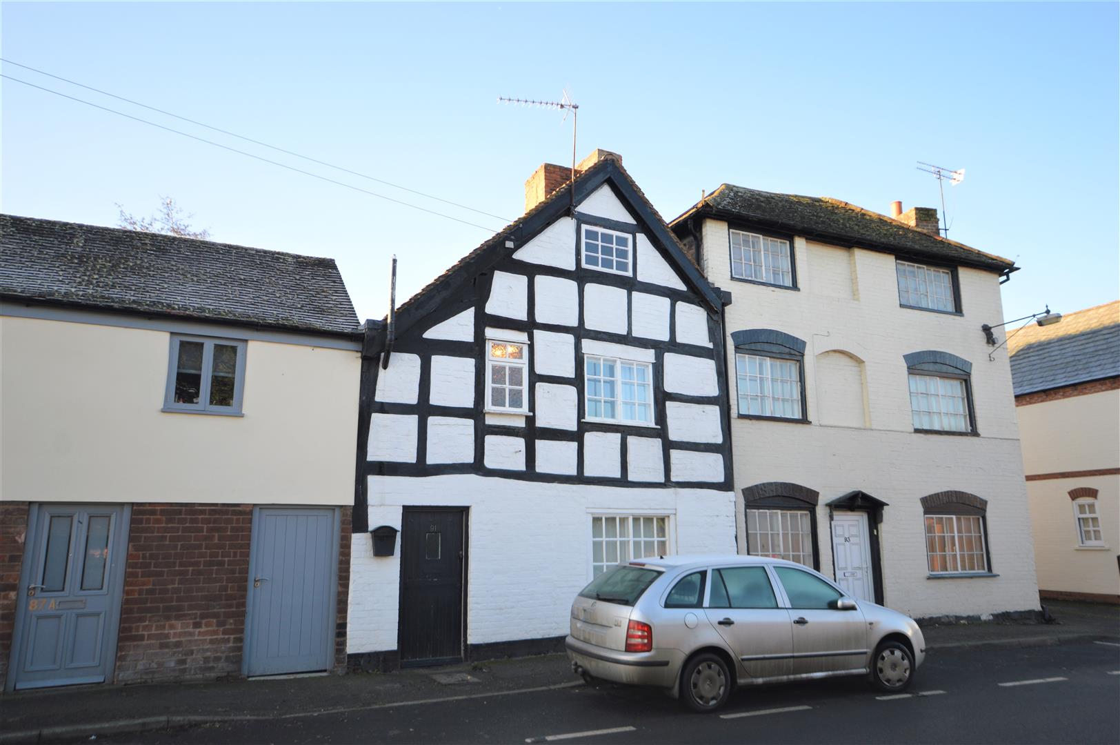 3 bed terraced for sale in Leominster 1
