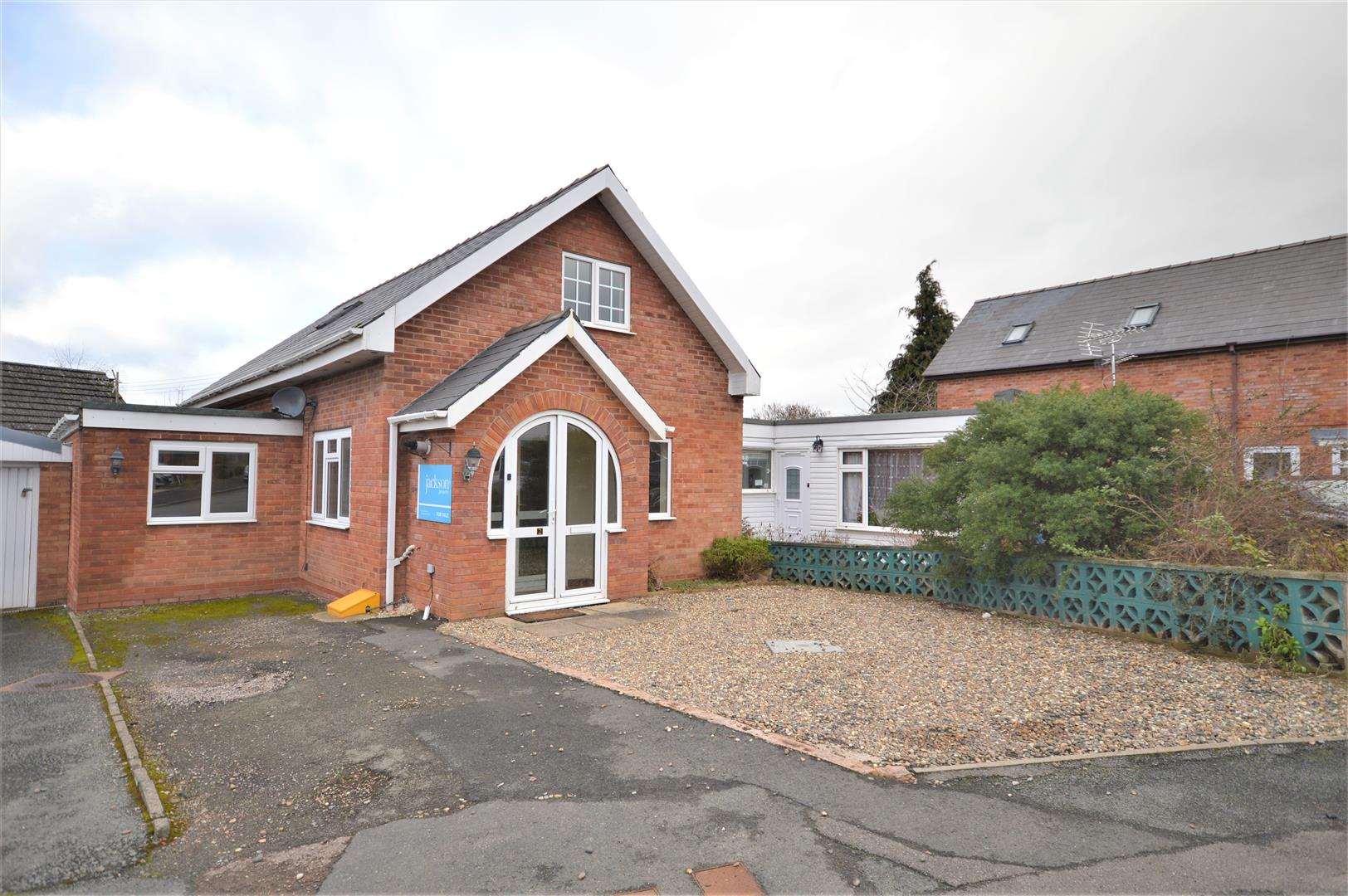 4 bed detached bungalow for sale in Marden, HR1