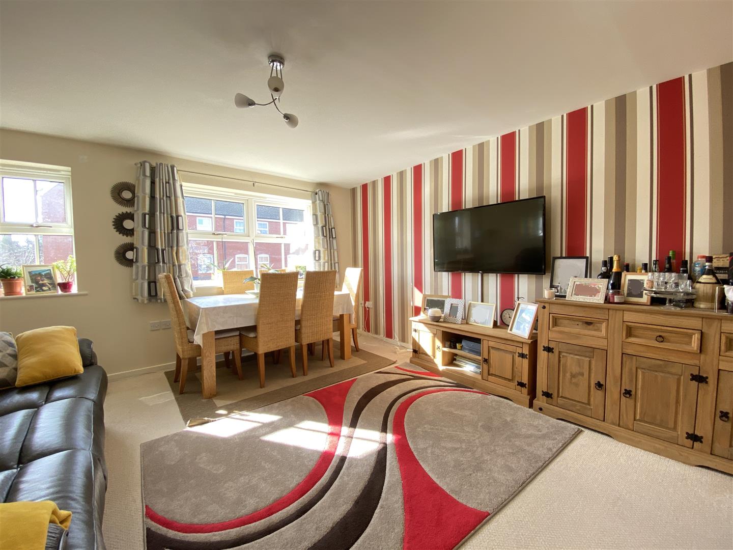 2 bed flat for sale  - Property Image 5