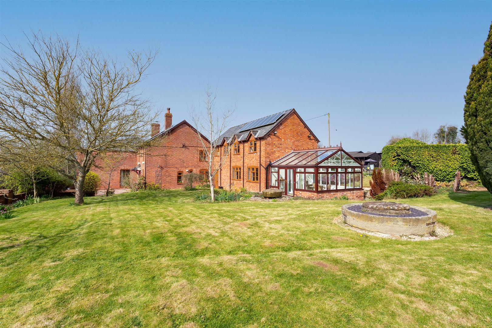 5 bed detached for sale in Marden, HR1