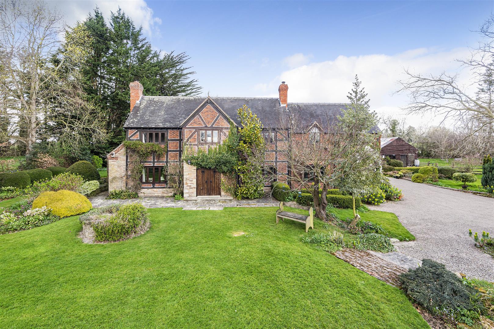 5 bed detached for sale in Pembridge, HR6
