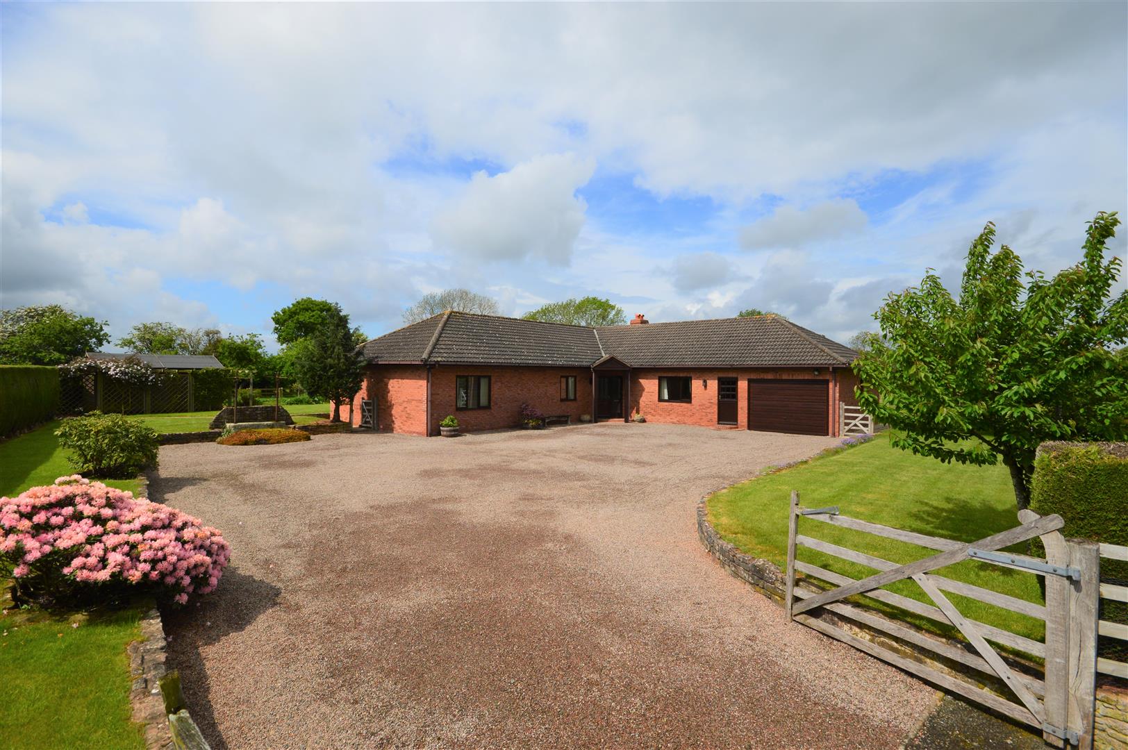 4 bed detached bungalow for sale in Little Cowarne, HR7