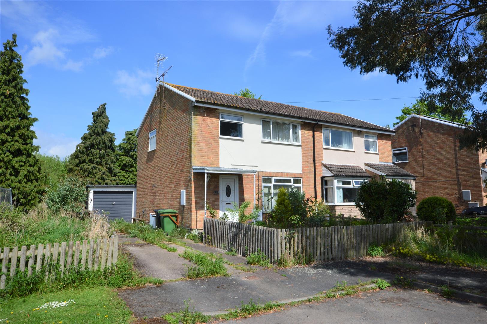 3 bed semi-detached for sale in Leominster, HR6