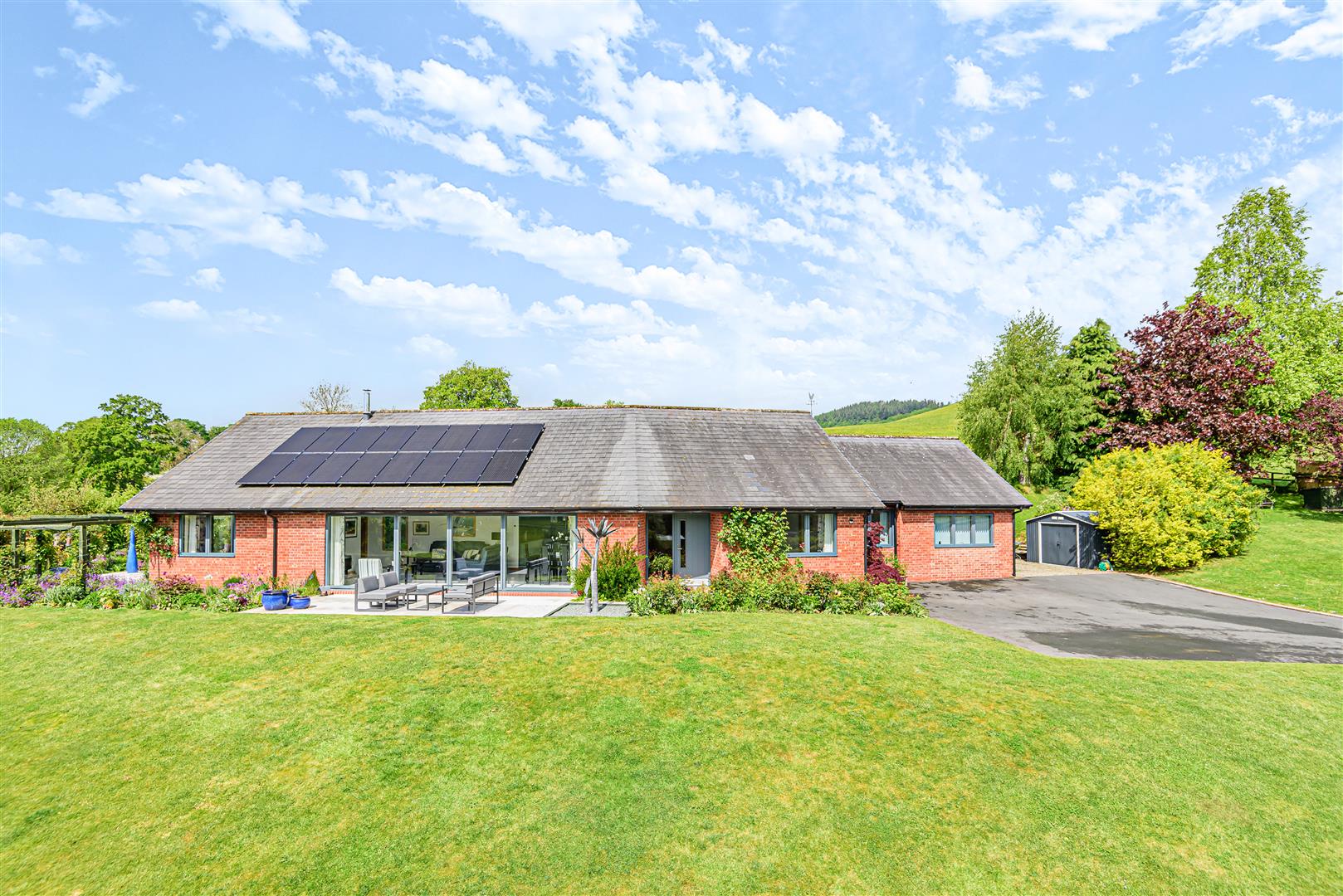3 bed detached bungalow for sale in Kinsham, LD8