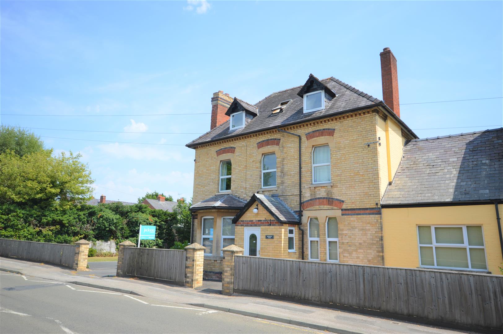 6 bed town house for sale in Leominster 1