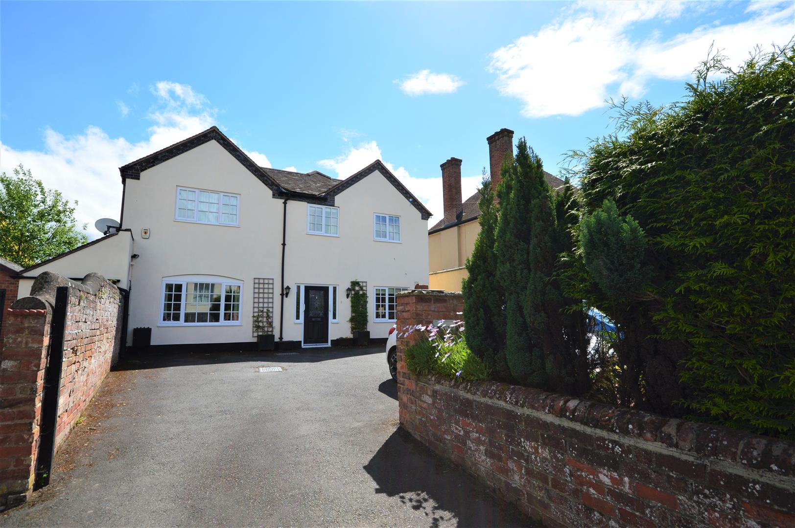4 bed town house for sale in Leominster, HR6