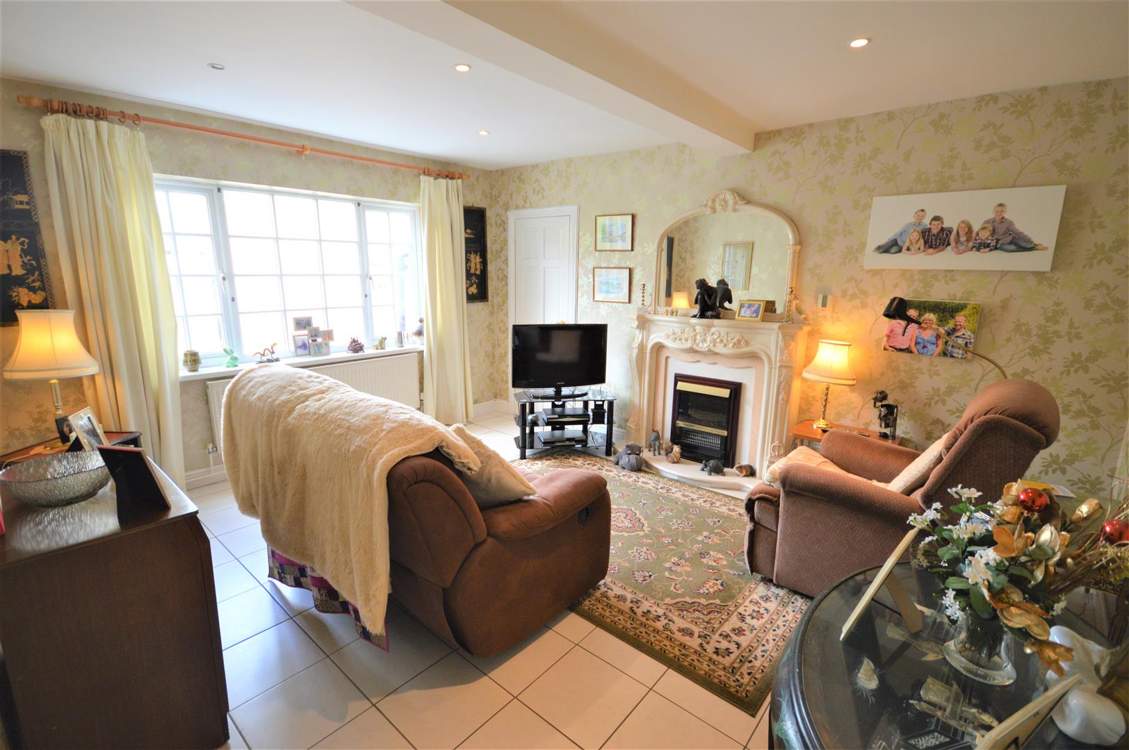 4 bed town house for sale in Leominster 3
