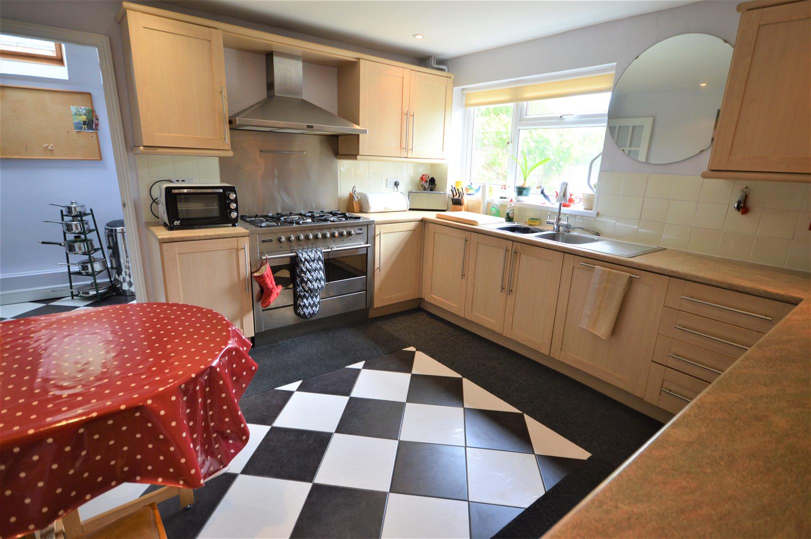 4 bed town house for sale in Leominster  - Property Image 4