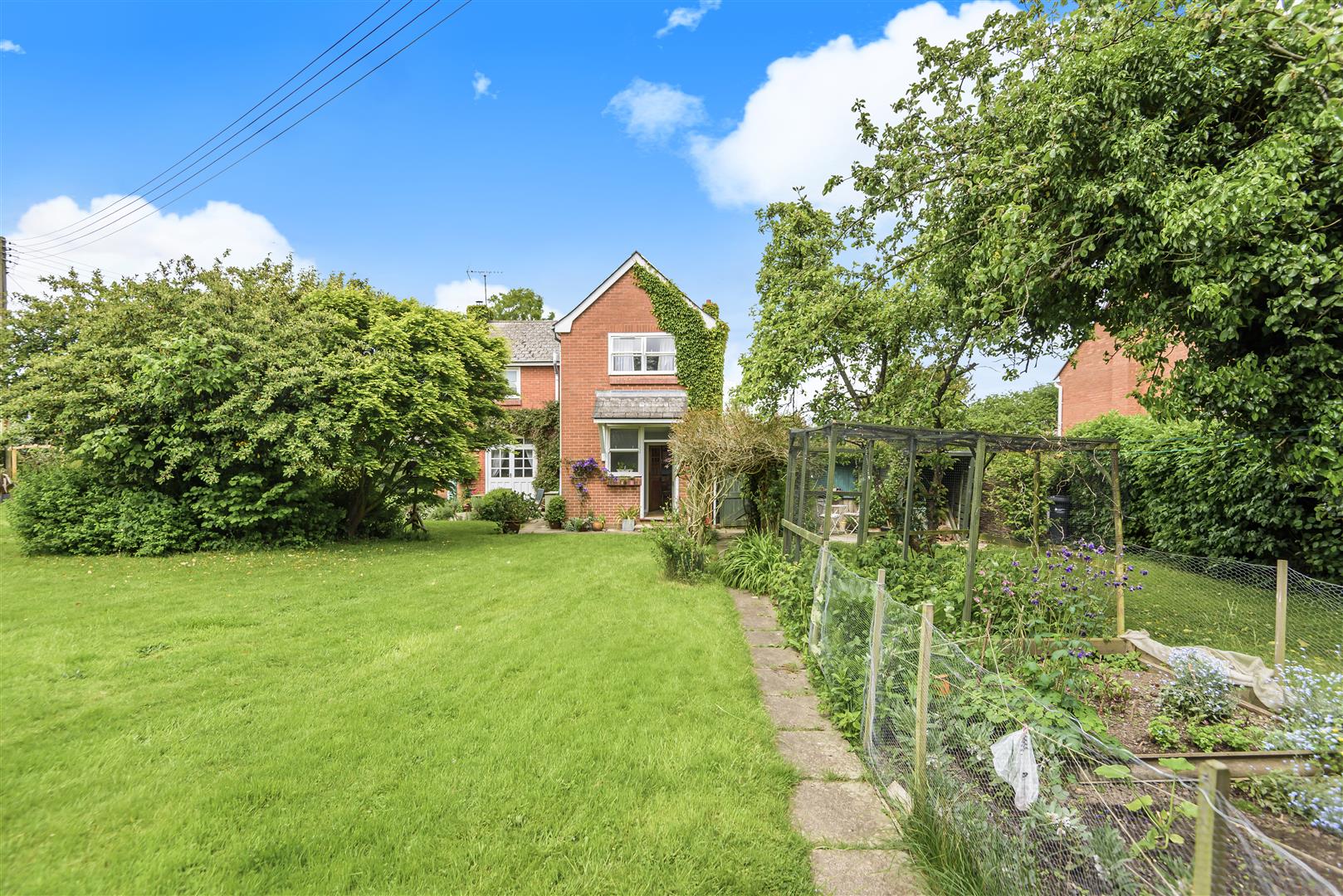 4 bed detached for sale in Lyonshall 19