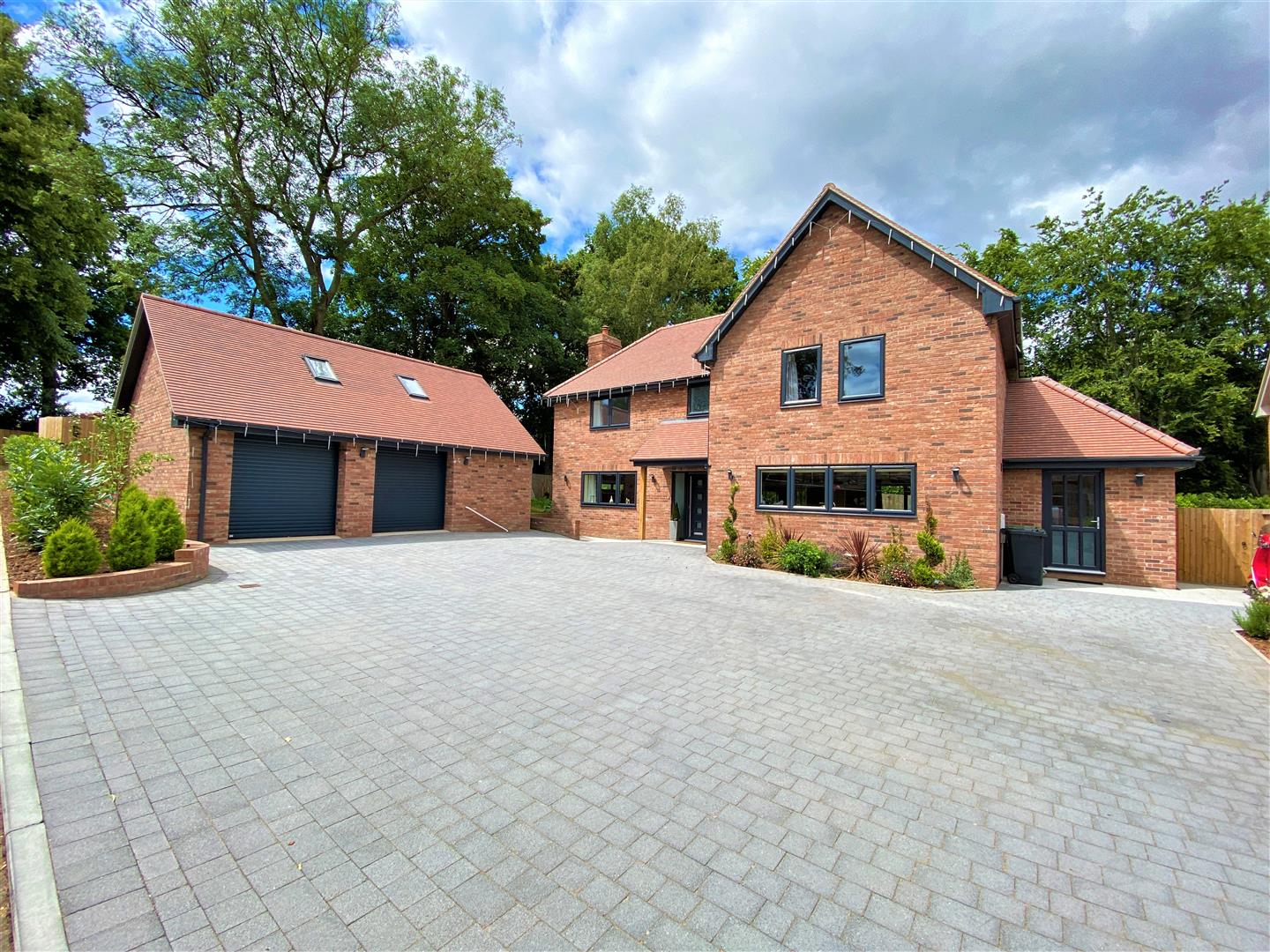 5 bed detached for sale in Moreton-On-Lugg, HR4