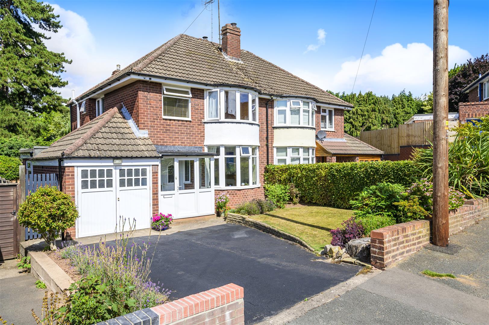 3 bed semi-detached for sale, HR1
