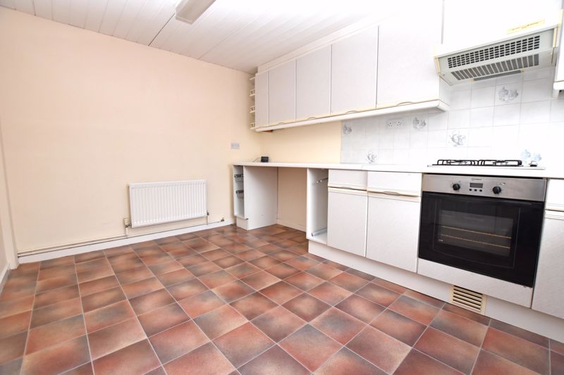 3 bed house to rent in Clapgate Lane 5