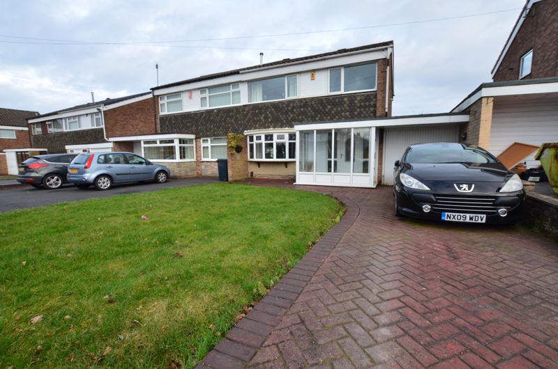 3 bed house for sale in Roundhills Road - Property Image 1