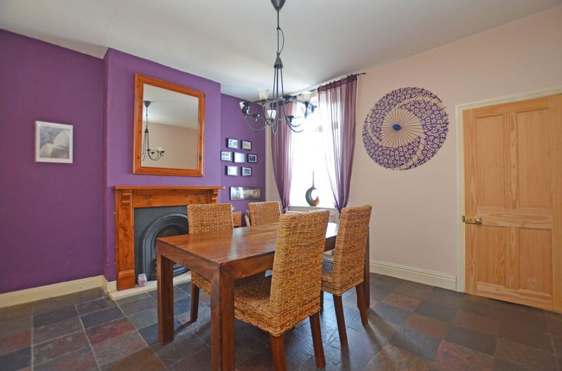 4 bed house to rent in Three Shires Oak Road  - Property Image 2