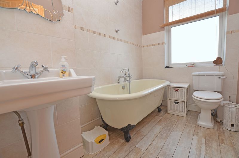 4 bed house to rent in Three Shires Oak Road  - Property Image 7