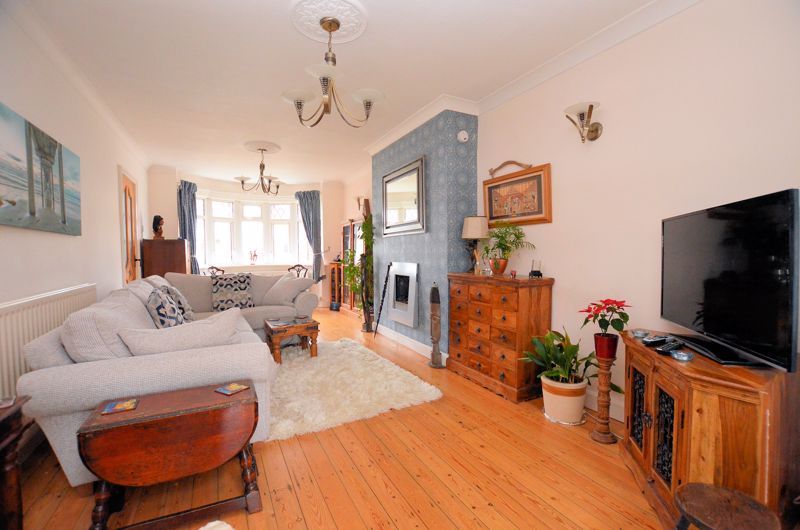 3 bed house for sale in Bent Avenue  - Property Image 2