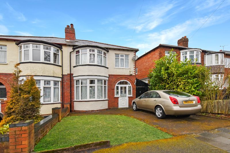 3 bed house for sale in White Road 1