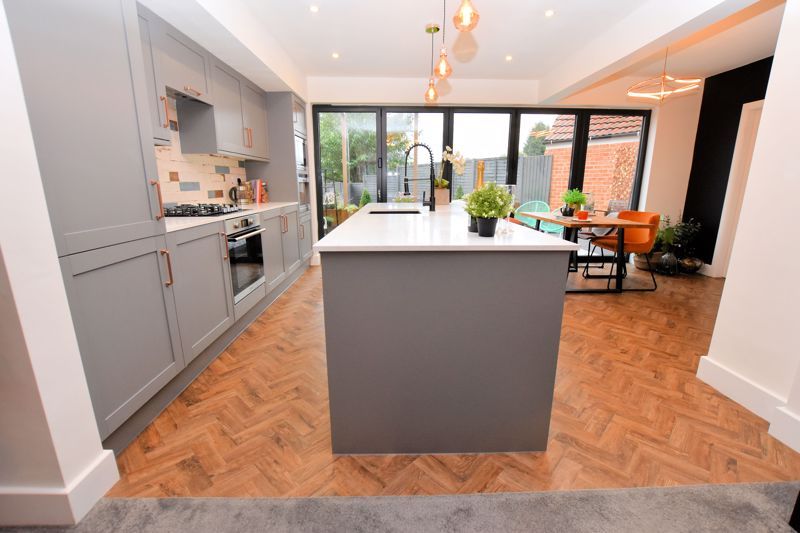 3 bed house for sale in Grayswood Park Road 6