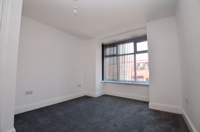 1 bed flat to rent in Three Shires Oak Road 3