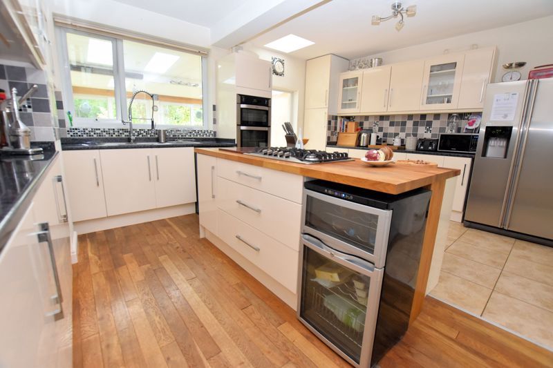 4 bed house for sale in Stoney Lane  - Property Image 5