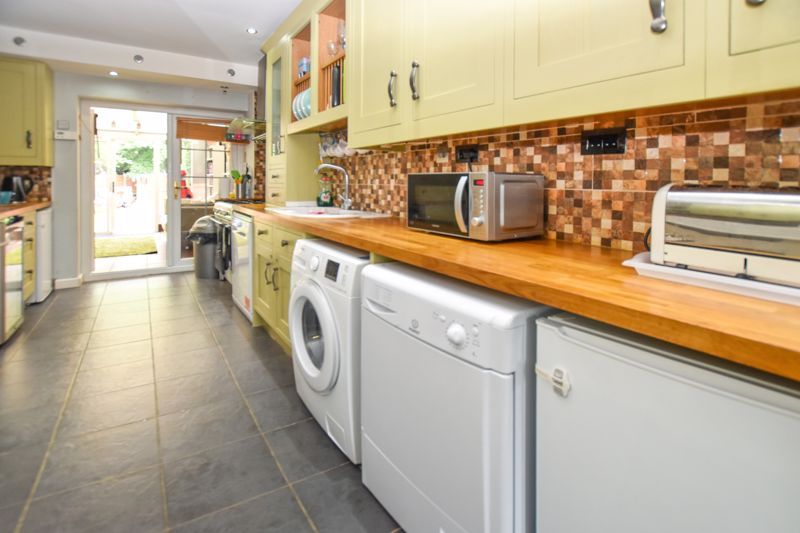 3 bed house for sale in Worlds End Lane 9