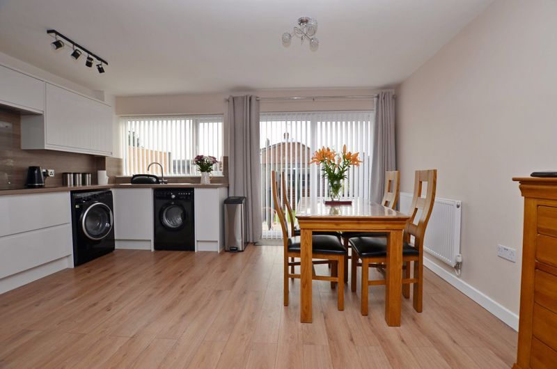 2 bed house for sale in Collins Close 3