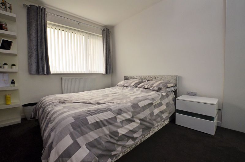 2 bed house for sale in Collins Close 6